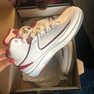 Sneakers size 5 gradeschool 9/10 condition !!